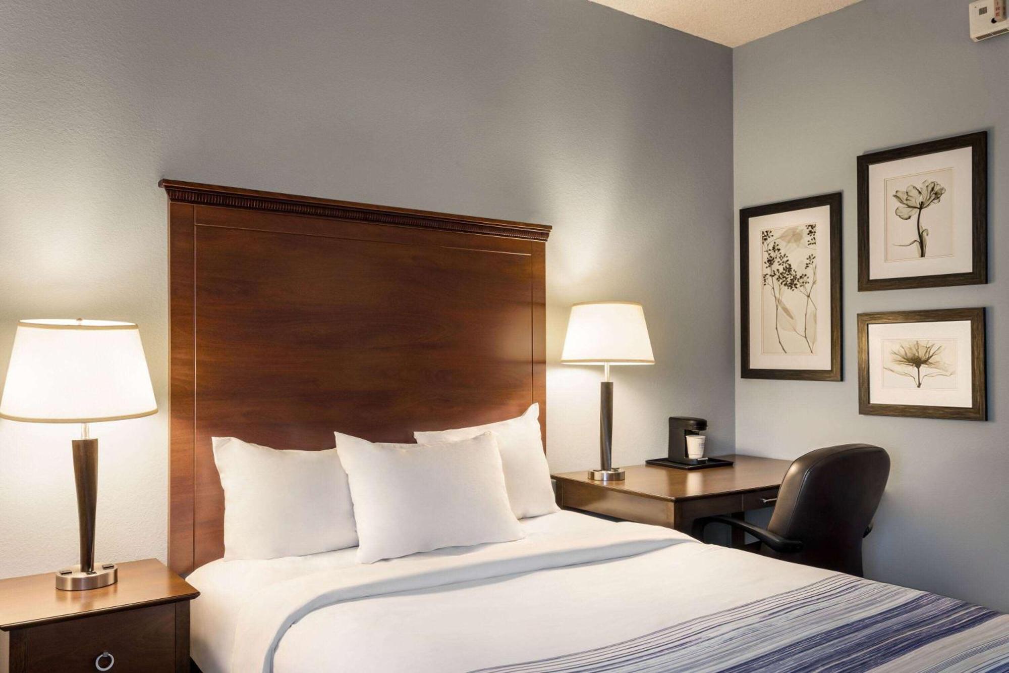 Americinn By Wyndham Madison West Екстер'єр фото