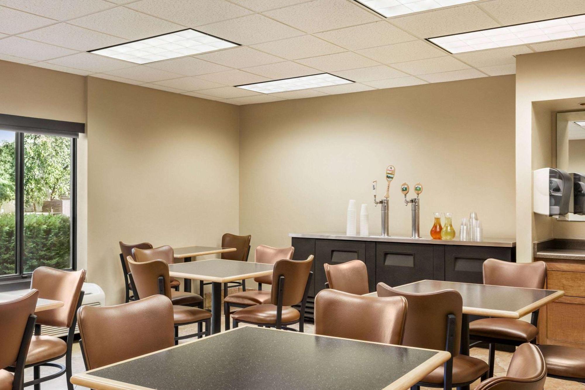 Americinn By Wyndham Madison West Екстер'єр фото